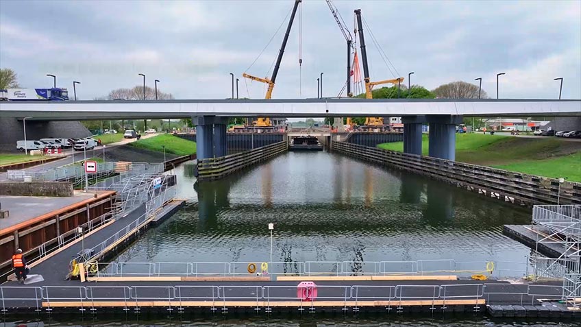 tijdelijke pontonbrug fietsers voetgangers