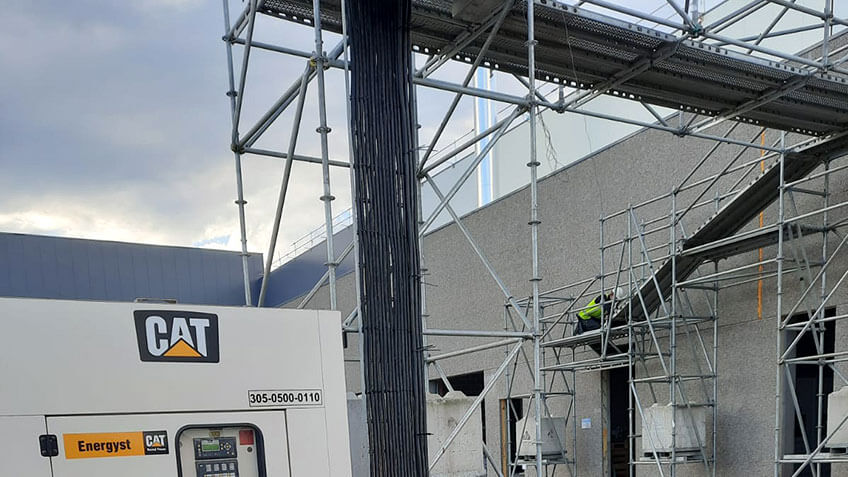 tijdelijke kabelbrug electriciteitskabels