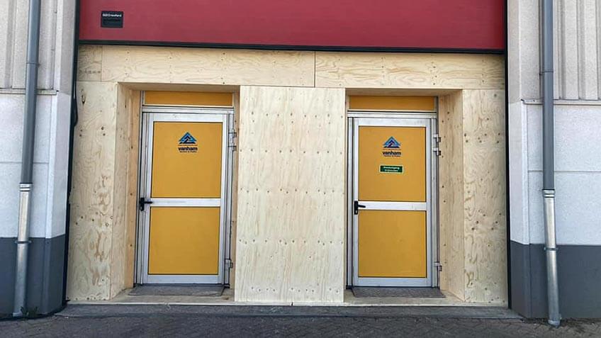 nooddeuren tijdelijk