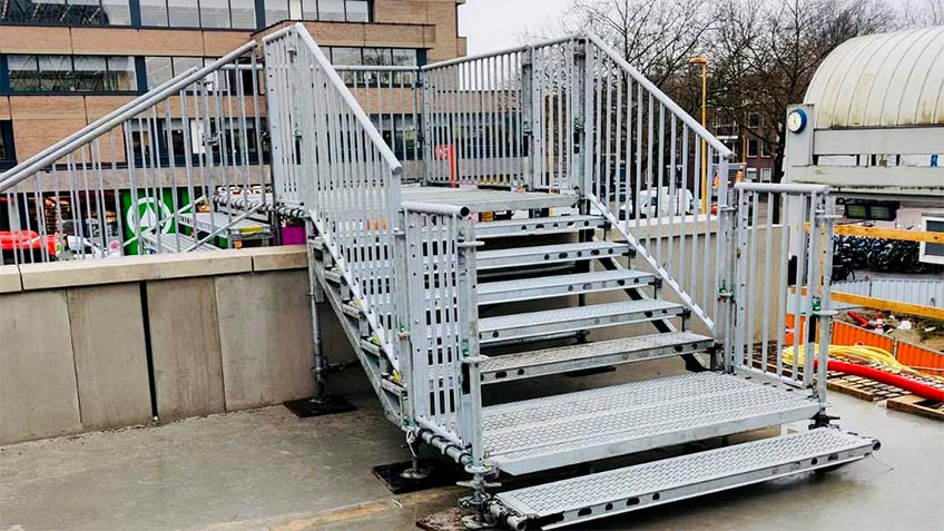 tijdelijke trap overbrugging