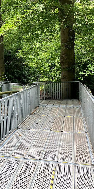 huur tijdelijke brug met antislipvloer