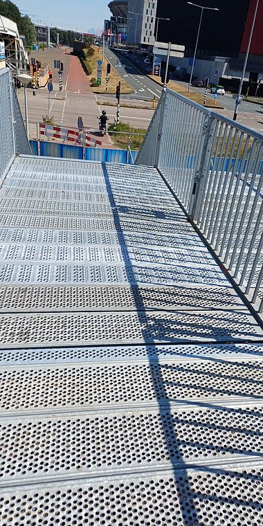 publieksvriendelijke tijdelijke voetgangersbrug