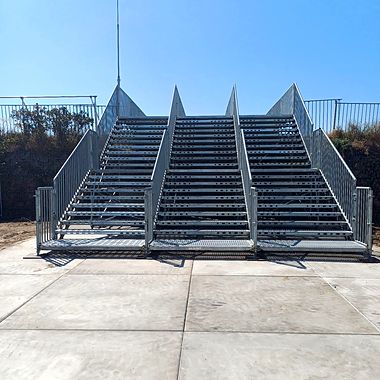 tijdelijke brug met trappen huren