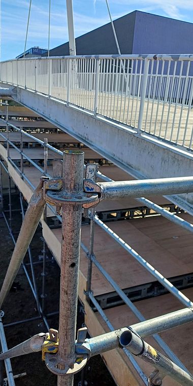 werkplatform huren voor brugrenovatie