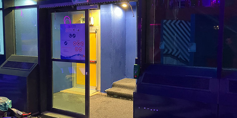 tijdelijke trappentoren buitendeur