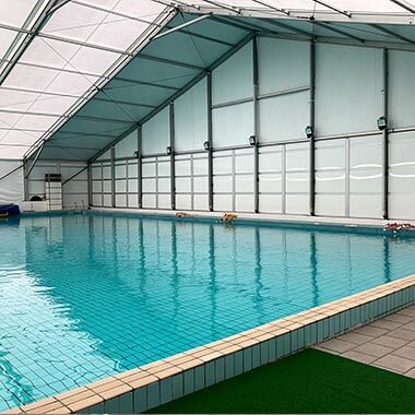 tijdelijk overdekt verwarmd verlicht zwembad